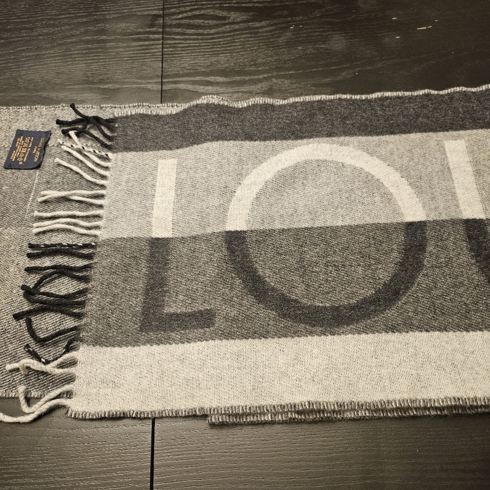 Louis Vuitton Ombré Wool & Cashmere Scarf – Grey/Black - Picture 4 of 5
